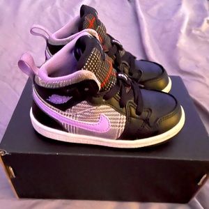 Jordan mid SE for sale gently used and stored in a non smoking home.